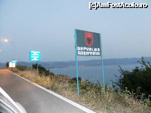 [P04] Albania - la intrare. In spate lacul Ohrid » foto by miculprint
 - 
<span class="allrVoted glyphicon glyphicon-heart hidden" id="av704956"></span>
<a class="m-l-10 hidden" id="sv704956" onclick="voting_Foto_DelVot(,704956,8016)" role="button">șterge vot <span class="glyphicon glyphicon-remove"></span></a>
<a id="v9704956" class=" c-red"  onclick="voting_Foto_SetVot(704956)" role="button"><span class="glyphicon glyphicon-heart-empty"></span> <b>LIKE</b> = Votează poza</a> <img class="hidden"  id="f704956W9" src="/imagini/loader.gif" border="0" /><span class="AjErrMes hidden" id="e704956ErM"></span>