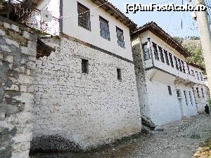 [P08] Albania-Berat » foto by miculprint
 - 
<span class="allrVoted glyphicon glyphicon-heart hidden" id="av704960"></span>
<a class="m-l-10 hidden" id="sv704960" onclick="voting_Foto_DelVot(,704960,8016)" role="button">șterge vot <span class="glyphicon glyphicon-remove"></span></a>
<a id="v9704960" class=" c-red"  onclick="voting_Foto_SetVot(704960)" role="button"><span class="glyphicon glyphicon-heart-empty"></span> <b>LIKE</b> = Votează poza</a> <img class="hidden"  id="f704960W9" src="/imagini/loader.gif" border="0" /><span class="AjErrMes hidden" id="e704960ErM"></span>