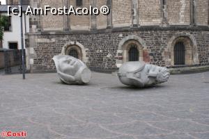 [P13] Sculpturile din fața bisericii Bonner Münster, reprezentând capetele celor doi martiri, Cassius și Florentius.  » foto by Costi
 - 
<span class="allrVoted glyphicon glyphicon-heart hidden" id="av748751"></span>
<a class="m-l-10 hidden" id="sv748751" onclick="voting_Foto_DelVot(,748751,8043)" role="button">șterge vot <span class="glyphicon glyphicon-remove"></span></a>
<a id="v9748751" class=" c-red"  onclick="voting_Foto_SetVot(748751)" role="button"><span class="glyphicon glyphicon-heart-empty"></span> <b>LIKE</b> = Votează poza</a> <img class="hidden"  id="f748751W9" src="/imagini/loader.gif" border="0" /><span class="AjErrMes hidden" id="e748751ErM"></span>