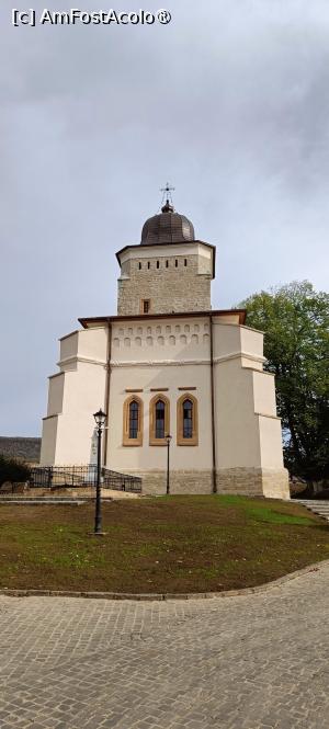 [P02] Biserica „Sf. Gheorghe” și monumentul preotului Gheorghe Mireuță. » foto by tata123 🔱
 - 
<span class="allrVoted glyphicon glyphicon-heart hidden" id="av1411878"></span>
<a class="m-l-10 hidden" id="sv1411878" onclick="voting_Foto_DelVot(,1411878,8045)" role="button">șterge vot <span class="glyphicon glyphicon-remove"></span></a>
<a id="v91411878" class=" c-red"  onclick="voting_Foto_SetVot(1411878)" role="button"><span class="glyphicon glyphicon-heart-empty"></span> <b>LIKE</b> = Votează poza</a> <img class="hidden"  id="f1411878W9" src="/imagini/loader.gif" border="0" /><span class="AjErrMes hidden" id="e1411878ErM"></span>