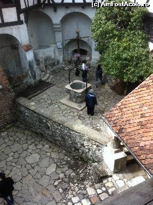 [P09] Toată lumea face poze cu fântâna din curtea interioară a Castelului. Cine-s io să nu fac?!  » foto by Yersinia Pestis
 - 
<span class="allrVoted glyphicon glyphicon-heart hidden" id="av634495"></span>
<a class="m-l-10 hidden" id="sv634495" onclick="voting_Foto_DelVot(,634495,8046)" role="button">șterge vot <span class="glyphicon glyphicon-remove"></span></a>
<a id="v9634495" class=" c-red"  onclick="voting_Foto_SetVot(634495)" role="button"><span class="glyphicon glyphicon-heart-empty"></span> <b>LIKE</b> = Votează poza</a> <img class="hidden"  id="f634495W9" src="/imagini/loader.gif" border="0" /><span class="AjErrMes hidden" id="e634495ErM"></span>