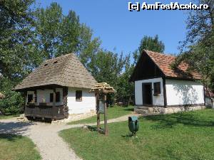 [P14] În planul doi bucătăria de vară din Șimon.  » foto by tata123 🔱
 - 
<span class="allrVoted glyphicon glyphicon-heart hidden" id="av669983"></span>
<a class="m-l-10 hidden" id="sv669983" onclick="voting_Foto_DelVot(,669983,8046)" role="button">șterge vot <span class="glyphicon glyphicon-remove"></span></a>
<a id="v9669983" class=" c-red"  onclick="voting_Foto_SetVot(669983)" role="button"><span class="glyphicon glyphicon-heart-empty"></span> <b>LIKE</b> = Votează poza</a> <img class="hidden"  id="f669983W9" src="/imagini/loader.gif" border="0" /><span class="AjErrMes hidden" id="e669983ErM"></span>