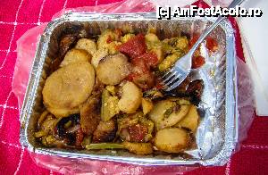 [P31] Briam, o mancare greceasca pregatita din cartofi, dovlecei, rosii si ardei la cuptor. O luam cu noi la plaja.  » foto by Muffin2009*
 - 
<span class="allrVoted glyphicon glyphicon-heart hidden" id="av441277"></span>
<a class="m-l-10 hidden" id="sv441277" onclick="voting_Foto_DelVot(,441277,8082)" role="button">șterge vot <span class="glyphicon glyphicon-remove"></span></a>
<a id="v9441277" class=" c-red"  onclick="voting_Foto_SetVot(441277)" role="button"><span class="glyphicon glyphicon-heart-empty"></span> <b>LIKE</b> = Votează poza</a> <img class="hidden"  id="f441277W9" src="/imagini/loader.gif" border="0" /><span class="AjErrMes hidden" id="e441277ErM"></span>