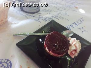 [P14] Taverna Ammousa Beach, de pe plaja Ammouso, Lefkada, masa noastra, cheese cake delicioasa, am gustat si eu » foto by Dana2008
 - 
<span class="allrVoted glyphicon glyphicon-heart hidden" id="av1115191"></span>
<a class="m-l-10 hidden" id="sv1115191" onclick="voting_Foto_DelVot(,1115191,8082)" role="button">șterge vot <span class="glyphicon glyphicon-remove"></span></a>
<a id="v91115191" class=" c-red"  onclick="voting_Foto_SetVot(1115191)" role="button"><span class="glyphicon glyphicon-heart-empty"></span> <b>LIKE</b> = Votează poza</a> <img class="hidden"  id="f1115191W9" src="/imagini/loader.gif" border="0" /><span class="AjErrMes hidden" id="e1115191ErM"></span>