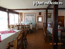 [P14] Giurgiu - Albatrosul Dunării, restaurantul de pe ponton, tablouri şi un ceas care nu mai funcţionează.  » foto by iulianic
 - 
<span class="allrVoted glyphicon glyphicon-heart hidden" id="av414189"></span>
<a class="m-l-10 hidden" id="sv414189" onclick="voting_Foto_DelVot(,414189,8083)" role="button">șterge vot <span class="glyphicon glyphicon-remove"></span></a>
<a id="v9414189" class=" c-red"  onclick="voting_Foto_SetVot(414189)" role="button"><span class="glyphicon glyphicon-heart-empty"></span> <b>LIKE</b> = Votează poza</a> <img class="hidden"  id="f414189W9" src="/imagini/loader.gif" border="0" /><span class="AjErrMes hidden" id="e414189ErM"></span>