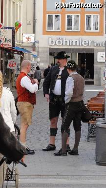 [P03] AmFost și eu Acolo - Munchen - Hofbrauhaus - era duminica până în prânz dar lumea începea sa vină... echipați corespunzător...  » foto by Nasshu
 - 
<span class="allrVoted glyphicon glyphicon-heart hidden" id="av381053"></span>
<a class="m-l-10 hidden" id="sv381053" onclick="voting_Foto_DelVot(,381053,8097)" role="button">șterge vot <span class="glyphicon glyphicon-remove"></span></a>
<a id="v9381053" class=" c-red"  onclick="voting_Foto_SetVot(381053)" role="button"><span class="glyphicon glyphicon-heart-empty"></span> <b>LIKE</b> = Votează poza</a> <img class="hidden"  id="f381053W9" src="/imagini/loader.gif" border="0" /><span class="AjErrMes hidden" id="e381053ErM"></span>