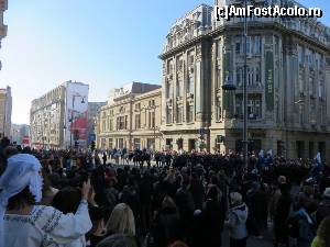 [P16] Mulțime în așteptarea ceremoniei militare.  » foto by tata123 🔱
 - 
<span class="allrVoted glyphicon glyphicon-heart hidden" id="av688796"></span>
<a class="m-l-10 hidden" id="sv688796" onclick="voting_Foto_DelVot(,688796,8128)" role="button">șterge vot <span class="glyphicon glyphicon-remove"></span></a>
<a id="v9688796" class=" c-red"  onclick="voting_Foto_SetVot(688796)" role="button"><span class="glyphicon glyphicon-heart-empty"></span> <b>LIKE</b> = Votează poza</a> <img class="hidden"  id="f688796W9" src="/imagini/loader.gif" border="0" /><span class="AjErrMes hidden" id="e688796ErM"></span>