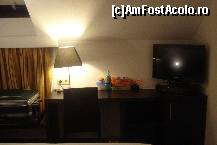 [P12] Camera de la hotelul Erasme din Bruxelles, cu masa lunga, tv plasma si mini-batul, dar si cu atmosfera calda, linistitoare » foto by ileanaxperta*
 - 
<span class="allrVoted glyphicon glyphicon-heart hidden" id="av170542"></span>
<a class="m-l-10 hidden" id="sv170542" onclick="voting_Foto_DelVot(,170542,8136)" role="button">șterge vot <span class="glyphicon glyphicon-remove"></span></a>
<a id="v9170542" class=" c-red"  onclick="voting_Foto_SetVot(170542)" role="button"><span class="glyphicon glyphicon-heart-empty"></span> <b>LIKE</b> = Votează poza</a> <img class="hidden"  id="f170542W9" src="/imagini/loader.gif" border="0" /><span class="AjErrMes hidden" id="e170542ErM"></span>