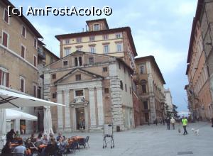 [P11] Corso Vannucci: o cafenea în Piazza della Repubblica.  » foto by Carmen Ion
 - 
<span class="allrVoted glyphicon glyphicon-heart hidden" id="av984456"></span>
<a class="m-l-10 hidden" id="sv984456" onclick="voting_Foto_DelVot(,984456,8154)" role="button">șterge vot <span class="glyphicon glyphicon-remove"></span></a>
<a id="v9984456" class=" c-red"  onclick="voting_Foto_SetVot(984456)" role="button"><span class="glyphicon glyphicon-heart-empty"></span> <b>LIKE</b> = Votează poza</a> <img class="hidden"  id="f984456W9" src="/imagini/loader.gif" border="0" /><span class="AjErrMes hidden" id="e984456ErM"></span>