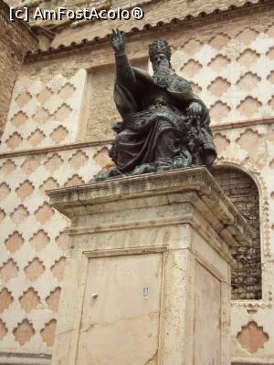 [P52] Cattedrale di San Lorenzo - statuia papei Iulius III » foto by Carmen Ion
 - 
<span class="allrVoted glyphicon glyphicon-heart hidden" id="av992234"></span>
<a class="m-l-10 hidden" id="sv992234" onclick="voting_Foto_DelVot(,992234,8154)" role="button">șterge vot <span class="glyphicon glyphicon-remove"></span></a>
<a id="v9992234" class=" c-red"  onclick="voting_Foto_SetVot(992234)" role="button"><span class="glyphicon glyphicon-heart-empty"></span> <b>LIKE</b> = Votează poza</a> <img class="hidden"  id="f992234W9" src="/imagini/loader.gif" border="0" /><span class="AjErrMes hidden" id="e992234ErM"></span>