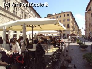 [P02] Piazza Matteotti, cu mesele de la cafenele și trattorii scoase afară.  » foto by Carmen Ion
 - 
<span class="allrVoted glyphicon glyphicon-heart hidden" id="av992959"></span>
<a class="m-l-10 hidden" id="sv992959" onclick="voting_Foto_DelVot(,992959,8154)" role="button">șterge vot <span class="glyphicon glyphicon-remove"></span></a>
<a id="v9992959" class=" c-red"  onclick="voting_Foto_SetVot(992959)" role="button"><span class="glyphicon glyphicon-heart-empty"></span> <b>LIKE</b> = Votează poza</a> <img class="hidden"  id="f992959W9" src="/imagini/loader.gif" border="0" /><span class="AjErrMes hidden" id="e992959ErM"></span>