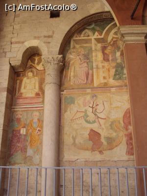 [P35] Basilica San Pietro - fresce exterioare atribuite lui Giotto sau lui Duccio da Buoninsegna » foto by Carmen Ion
 - 
<span class="allrVoted glyphicon glyphicon-heart hidden" id="av992992"></span>
<a class="m-l-10 hidden" id="sv992992" onclick="voting_Foto_DelVot(,992992,8154)" role="button">șterge vot <span class="glyphicon glyphicon-remove"></span></a>
<a id="v9992992" class=" c-red"  onclick="voting_Foto_SetVot(992992)" role="button"><span class="glyphicon glyphicon-heart-empty"></span> <b>LIKE</b> = Votează poza</a> <img class="hidden"  id="f992992W9" src="/imagini/loader.gif" border="0" /><span class="AjErrMes hidden" id="e992992ErM"></span>