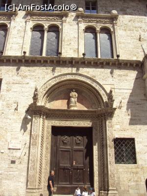 [P04] Palazzo del Capitano del Popolo (Palazzo Bargello) - detaliu portal » foto by Carmen Ion
 - 
<span class="allrVoted glyphicon glyphicon-heart hidden" id="av992961"></span>
<a class="m-l-10 hidden" id="sv992961" onclick="voting_Foto_DelVot(,992961,8154)" role="button">șterge vot <span class="glyphicon glyphicon-remove"></span></a>
<a id="v9992961" class=" c-red"  onclick="voting_Foto_SetVot(992961)" role="button"><span class="glyphicon glyphicon-heart-empty"></span> <b>LIKE</b> = Votează poza</a> <img class="hidden"  id="f992961W9" src="/imagini/loader.gif" border="0" /><span class="AjErrMes hidden" id="e992961ErM"></span>