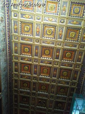 [P49] Basilica San Pietro - plafonul casetat de lemn policrom aurit » foto by Carmen Ion
 - 
<span class="allrVoted glyphicon glyphicon-heart hidden" id="av993006"></span>
<a class="m-l-10 hidden" id="sv993006" onclick="voting_Foto_DelVot(,993006,8154)" role="button">șterge vot <span class="glyphicon glyphicon-remove"></span></a>
<a id="v9993006" class=" c-red"  onclick="voting_Foto_SetVot(993006)" role="button"><span class="glyphicon glyphicon-heart-empty"></span> <b>LIKE</b> = Votează poza</a> <img class="hidden"  id="f993006W9" src="/imagini/loader.gif" border="0" /><span class="AjErrMes hidden" id="e993006ErM"></span>