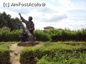 [P09] Sfântul Francisc cu lupul îmblânzit, statuie de lângă Chiesa di San Francesco. » foto by Carmen Ion
 - 
<span class="allrVoted glyphicon glyphicon-heart hidden" id="av999857"></span>
<a class="m-l-10 hidden" id="sv999857" onclick="voting_Foto_DelVot(,999857,8154)" role="button">șterge vot <span class="glyphicon glyphicon-remove"></span></a>
<a id="v9999857" class=" c-red"  onclick="voting_Foto_SetVot(999857)" role="button"><span class="glyphicon glyphicon-heart-empty"></span> <b>LIKE</b> = Votează poza</a> <img class="hidden"  id="f999857W9" src="/imagini/loader.gif" border="0" /><span class="AjErrMes hidden" id="e999857ErM"></span>