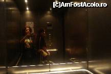 [P11] Poza in spatiosul lift al hotelului Ramada Britannia, Laatzen » foto by ileanaxperta*
 - 
<span class="allrVoted glyphicon glyphicon-heart hidden" id="av174609"></span>
<a class="m-l-10 hidden" id="sv174609" onclick="voting_Foto_DelVot(,174609,8197)" role="button">șterge vot <span class="glyphicon glyphicon-remove"></span></a>
<a id="v9174609" class=" c-red"  onclick="voting_Foto_SetVot(174609)" role="button"><span class="glyphicon glyphicon-heart-empty"></span> <b>LIKE</b> = Votează poza</a> <img class="hidden"  id="f174609W9" src="/imagini/loader.gif" border="0" /><span class="AjErrMes hidden" id="e174609ErM"></span>