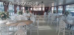 P03 [OCT-2020] Primul impact, restaurantul unde am servit masa. La ora prânzului mesele erau acoperite cu fețe de masă albe.