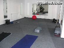 [P13] Una din incaperile din sala de fitness » foto by dananecula*
 - 
<span class="allrVoted glyphicon glyphicon-heart hidden" id="av256144"></span>
<a class="m-l-10 hidden" id="sv256144" onclick="voting_Foto_DelVot(,256144,8246)" role="button">șterge vot <span class="glyphicon glyphicon-remove"></span></a>
<a id="v9256144" class=" c-red"  onclick="voting_Foto_SetVot(256144)" role="button"><span class="glyphicon glyphicon-heart-empty"></span> <b>LIKE</b> = Votează poza</a> <img class="hidden"  id="f256144W9" src="/imagini/loader.gif" border="0" /><span class="AjErrMes hidden" id="e256144ErM"></span>