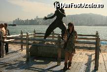 [P16] Statuia lui Bruce Lee, Walk of Fame, Hong Kong » foto by mariarosa
 - 
<span class="allrVoted glyphicon glyphicon-heart hidden" id="av329878"></span>
<a class="m-l-10 hidden" id="sv329878" onclick="voting_Foto_DelVot(,329878,8285)" role="button">șterge vot <span class="glyphicon glyphicon-remove"></span></a>
<a id="v9329878" class=" c-red"  onclick="voting_Foto_SetVot(329878)" role="button"><span class="glyphicon glyphicon-heart-empty"></span> <b>LIKE</b> = Votează poza</a> <img class="hidden"  id="f329878W9" src="/imagini/loader.gif" border="0" /><span class="AjErrMes hidden" id="e329878ErM"></span>