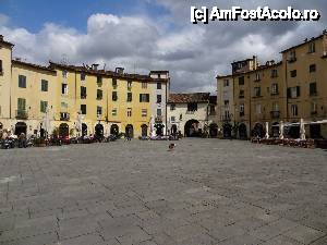 [P19] Lucca - frumoasa Piazza Anfiteatro » foto by BOGDAN DSN
 - 
<span class="allrVoted glyphicon glyphicon-heart hidden" id="av424014"></span>
<a class="m-l-10 hidden" id="sv424014" onclick="voting_Foto_DelVot(,424014,8341)" role="button">șterge vot <span class="glyphicon glyphicon-remove"></span></a>
<a id="v9424014" class=" c-red"  onclick="voting_Foto_SetVot(424014)" role="button"><span class="glyphicon glyphicon-heart-empty"></span> <b>LIKE</b> = Votează poza</a> <img class="hidden"  id="f424014W9" src="/imagini/loader.gif" border="0" /><span class="AjErrMes hidden" id="e424014ErM"></span>