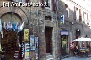 [P10] Pe îngusta Via del Rossi din Siena proprietarii de localuri reuşesc totuşi să scoată mese afară.  » foto by Carmen Ion
 - 
<span class="allrVoted glyphicon glyphicon-heart hidden" id="av808483"></span>
<a class="m-l-10 hidden" id="sv808483" onclick="voting_Foto_DelVot(,808483,8341)" role="button">șterge vot <span class="glyphicon glyphicon-remove"></span></a>
<a id="v9808483" class=" c-red"  onclick="voting_Foto_SetVot(808483)" role="button"><span class="glyphicon glyphicon-heart-empty"></span> <b>LIKE</b> = Votează poza</a> <img class="hidden"  id="f808483W9" src="/imagini/loader.gif" border="0" /><span class="AjErrMes hidden" id="e808483ErM"></span>