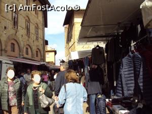 [P12] Târg în Piazza dei Priori, Volterra.  » foto by Carmen Ion
 - 
<span class="allrVoted glyphicon glyphicon-heart hidden" id="av808495"></span>
<a class="m-l-10 hidden" id="sv808495" onclick="voting_Foto_DelVot(,808495,8341)" role="button">șterge vot <span class="glyphicon glyphicon-remove"></span></a>
<a id="v9808495" class=" c-red"  onclick="voting_Foto_SetVot(808495)" role="button"><span class="glyphicon glyphicon-heart-empty"></span> <b>LIKE</b> = Votează poza</a> <img class="hidden"  id="f808495W9" src="/imagini/loader.gif" border="0" /><span class="AjErrMes hidden" id="e808495ErM"></span>