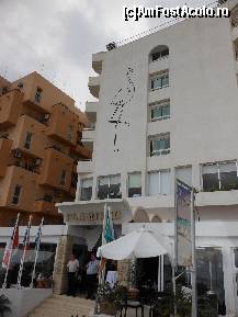 [P40] Larnaka – Hotel Flamingo, oprire si preluare de turisti. » foto by iulianic
 - 
<span class="allrVoted glyphicon glyphicon-heart hidden" id="av278432"></span>
<a class="m-l-10 hidden" id="sv278432" onclick="voting_Foto_DelVot(,278432,8430)" role="button">șterge vot <span class="glyphicon glyphicon-remove"></span></a>
<a id="v9278432" class=" c-red"  onclick="voting_Foto_SetVot(278432)" role="button"><span class="glyphicon glyphicon-heart-empty"></span> <b>LIKE</b> = Votează poza</a> <img class="hidden"  id="f278432W9" src="/imagini/loader.gif" border="0" /><span class="AjErrMes hidden" id="e278432ErM"></span>