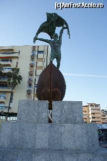 [P14] Benalmadena - O statuie dedicată navigatorilor. În toate intersecţiile importante din staţiunile de pe Costa del sol se găsesc statui, sau fântâni arteziene » foto by Costi
 - 
<span class="allrVoted glyphicon glyphicon-heart hidden" id="av184697"></span>
<a class="m-l-10 hidden" id="sv184697" onclick="voting_Foto_DelVot(,184697,8504)" role="button">șterge vot <span class="glyphicon glyphicon-remove"></span></a>
<a id="v9184697" class=" c-red"  onclick="voting_Foto_SetVot(184697)" role="button"><span class="glyphicon glyphicon-heart-empty"></span> <b>LIKE</b> = Votează poza</a> <img class="hidden"  id="f184697W9" src="/imagini/loader.gif" border="0" /><span class="AjErrMes hidden" id="e184697ErM"></span>