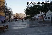 [P07] Torremolinos - Plaza de la Independencia, în mijlocul căreia se află statuia unui soldat în armură. » foto by Costi
 - 
<span class="allrVoted glyphicon glyphicon-heart hidden" id="av184680"></span>
<a class="m-l-10 hidden" id="sv184680" onclick="voting_Foto_DelVot(,184680,8504)" role="button">șterge vot <span class="glyphicon glyphicon-remove"></span></a>
<a id="v9184680" class=" c-red"  onclick="voting_Foto_SetVot(184680)" role="button"><span class="glyphicon glyphicon-heart-empty"></span> <b>LIKE</b> = Votează poza</a> <img class="hidden"  id="f184680W9" src="/imagini/loader.gif" border="0" /><span class="AjErrMes hidden" id="e184680ErM"></span>