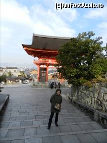 [P31] Templul Kiyomizu-dera, prima poarta. Privind inspre orasul-caldare :)  » foto by TraianS
 - 
<span class="allrVoted glyphicon glyphicon-heart hidden" id="av410893"></span>
<a class="m-l-10 hidden" id="sv410893" onclick="voting_Foto_DelVot(,410893,8571)" role="button">șterge vot <span class="glyphicon glyphicon-remove"></span></a>
<a id="v9410893" class=" c-red"  onclick="voting_Foto_SetVot(410893)" role="button"><span class="glyphicon glyphicon-heart-empty"></span> <b>LIKE</b> = Votează poza</a> <img class="hidden"  id="f410893W9" src="/imagini/loader.gif" border="0" /><span class="AjErrMes hidden" id="e410893ErM"></span>