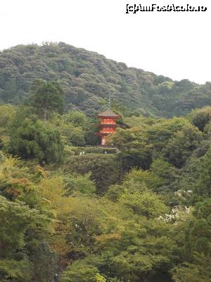 [P106] Kyoto, Templul Kiyomizu-dera, Tower Koyasu, Pagoda cu trei nivele văzută de pe veranda Sălii Principale » foto by mprofeanu
 - 
<span class="allrVoted glyphicon glyphicon-heart hidden" id="av705459"></span>
<a class="m-l-10 hidden" id="sv705459" onclick="voting_Foto_DelVot(,705459,8571)" role="button">șterge vot <span class="glyphicon glyphicon-remove"></span></a>
<a id="v9705459" class=" c-red"  onclick="voting_Foto_SetVot(705459)" role="button"><span class="glyphicon glyphicon-heart-empty"></span> <b>LIKE</b> = Votează poza</a> <img class="hidden"  id="f705459W9" src="/imagini/loader.gif" border="0" /><span class="AjErrMes hidden" id="e705459ErM"></span>