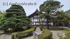 [P01] In partea de est a orasului Kyoto se afla templul Ginkaku-ji (Pavilionul de Argint), fratele modest al templului Kinkaku-ji (Pavilionul de Aur). A fost construit initial ca un palat, de catre Ashikaga Yoshimasa, shogun al shogunatului Muromachi, care s-a inspirat din constructia bunicului sau, Kinkaku-ji (Pavilionul de aur). Yoshimasa a devenit succesor al dinastiei Ashikaga la varsta de 8 ani, dar dupa 20 de ani a decis sa-si cedeze functia fratelui sau, pentru a duce o viata linistita la Ginka » foto by geani anto
 - 
<span class="allrVoted glyphicon glyphicon-heart hidden" id="av1447076"></span>
<a class="m-l-10 hidden" id="sv1447076" onclick="voting_Foto_DelVot(,1447076,8571)" role="button">șterge vot <span class="glyphicon glyphicon-remove"></span></a>
<a id="v91447076" class=" c-red"  onclick="voting_Foto_SetVot(1447076)" role="button"><span class="glyphicon glyphicon-heart-empty"></span> <b>LIKE</b> = Votează poza</a> <img class="hidden"  id="f1447076W9" src="/imagini/loader.gif" border="0" /><span class="AjErrMes hidden" id="e1447076ErM"></span>