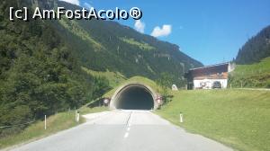 [P16] Intrarea in tunel pe şoseaua ce urcă la lacul Sghlegeisspeicher din apropierea oraşului-staţiune Mayrhofen, Zillertal, Tirol, Austria.  » foto by traian.leuca †
 - 
<span class="allrVoted glyphicon glyphicon-heart hidden" id="av901540"></span>
<a class="m-l-10 hidden" id="sv901540" onclick="voting_Foto_DelVot(,901540,8584)" role="button">șterge vot <span class="glyphicon glyphicon-remove"></span></a>
<a id="v9901540" class=" c-red"  onclick="voting_Foto_SetVot(901540)" role="button"><span class="glyphicon glyphicon-heart-empty"></span> <b>LIKE</b> = Votează poza</a> <img class="hidden"  id="f901540W9" src="/imagini/loader.gif" border="0" /><span class="AjErrMes hidden" id="e901540ErM"></span>