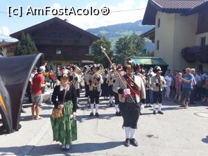 [P33] Krapfen Fest – Festivalul gogoșilor de la Schwendan - parada populară.  » foto by Aurici
 - 
<span class="allrVoted glyphicon glyphicon-heart hidden" id="av1039891"></span>
<a class="m-l-10 hidden" id="sv1039891" onclick="voting_Foto_DelVot(,1039891,8584)" role="button">șterge vot <span class="glyphicon glyphicon-remove"></span></a>
<a id="v91039891" class=" c-red"  onclick="voting_Foto_SetVot(1039891)" role="button"><span class="glyphicon glyphicon-heart-empty"></span> <b>LIKE</b> = Votează poza</a> <img class="hidden"  id="f1039891W9" src="/imagini/loader.gif" border="0" /><span class="AjErrMes hidden" id="e1039891ErM"></span>