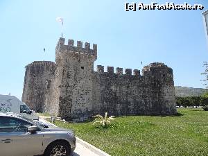 [P07] Cetatea Kamerlengo -Dupa restaurare si consolidare meterezele au fost redeschise de curand publicului si ofera din varfurile sale, o panorama minunata a turlelor si acoperisurilor orasului vechi, pana la faleza, de aici putandu-se observa in departare suburbiile orasului Split.  » foto by Marian Preda
 - 
<span class="allrVoted glyphicon glyphicon-heart hidden" id="av572538"></span>
<a class="m-l-10 hidden" id="sv572538" onclick="voting_Foto_DelVot(,572538,8631)" role="button">șterge vot <span class="glyphicon glyphicon-remove"></span></a>
<a id="v9572538" class=" c-red"  onclick="voting_Foto_SetVot(572538)" role="button"><span class="glyphicon glyphicon-heart-empty"></span> <b>LIKE</b> = Votează poza</a> <img class="hidden"  id="f572538W9" src="/imagini/loader.gif" border="0" /><span class="AjErrMes hidden" id="e572538ErM"></span>