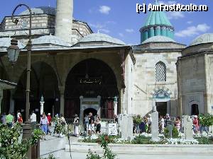 [P01] Konya - Intrarea in Mausoleul Mevlana.  » foto by iulianic
 - 
<span class="allrVoted glyphicon glyphicon-heart hidden" id="av348718"></span>
<a class="m-l-10 hidden" id="sv348718" onclick="voting_Foto_DelVot(,348718,8659)" role="button">șterge vot <span class="glyphicon glyphicon-remove"></span></a>
<a id="v9348718" class=" c-red"  onclick="voting_Foto_SetVot(348718)" role="button"><span class="glyphicon glyphicon-heart-empty"></span> <b>LIKE</b> = Votează poza</a> <img class="hidden"  id="f348718W9" src="/imagini/loader.gif" border="0" /><span class="AjErrMes hidden" id="e348718ErM"></span>