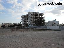 P11 [OCT-2011] Statiunea Larnaka - Eva Hotel, in demolare.
