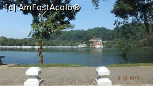 [P17] lac kandy » foto by mihai.panait
 - 
<span class="allrVoted glyphicon glyphicon-heart hidden" id="av937318"></span>
<a class="m-l-10 hidden" id="sv937318" onclick="voting_Foto_DelVot(,937318,8783)" role="button">șterge vot <span class="glyphicon glyphicon-remove"></span></a>
<a id="v9937318" class=" c-red"  onclick="voting_Foto_SetVot(937318)" role="button"><span class="glyphicon glyphicon-heart-empty"></span> <b>LIKE</b> = Votează poza</a> <img class="hidden"  id="f937318W9" src="/imagini/loader.gif" border="0" /><span class="AjErrMes hidden" id="e937318ErM"></span>