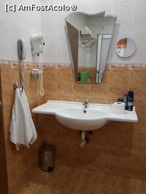 [P12] Baie in camera din Estreya Palace.  » foto by Sorin1982
 - 
<span class="allrVoted glyphicon glyphicon-heart hidden" id="av968870"></span>
<a class="m-l-10 hidden" id="sv968870" onclick="voting_Foto_DelVot(,968870,8830)" role="button">șterge vot <span class="glyphicon glyphicon-remove"></span></a>
<a id="v9968870" class=" c-red"  onclick="voting_Foto_SetVot(968870)" role="button"><span class="glyphicon glyphicon-heart-empty"></span> <b>LIKE</b> = Votează poza</a> <img class="hidden"  id="f968870W9" src="/imagini/loader.gif" border="0" /><span class="AjErrMes hidden" id="e968870ErM"></span>