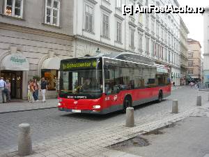 [P09] Autobuz in Viena.  » foto by dranoel
 - 
<span class="allrVoted glyphicon glyphicon-heart hidden" id="av395847"></span>
<a class="m-l-10 hidden" id="sv395847" onclick="voting_Foto_DelVot(,395847,8902)" role="button">șterge vot <span class="glyphicon glyphicon-remove"></span></a>
<a id="v9395847" class=" c-red"  onclick="voting_Foto_SetVot(395847)" role="button"><span class="glyphicon glyphicon-heart-empty"></span> <b>LIKE</b> = Votează poza</a> <img class="hidden"  id="f395847W9" src="/imagini/loader.gif" border="0" /><span class="AjErrMes hidden" id="e395847ErM"></span>