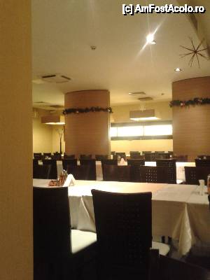 [P13] sala restaurantului inainte de pregatirea pentru revelion » foto by amero
 - 
<span class="allrVoted glyphicon glyphicon-heart hidden" id="av445520"></span>
<a class="m-l-10 hidden" id="sv445520" onclick="voting_Foto_DelVot(,445520,8914)" role="button">șterge vot <span class="glyphicon glyphicon-remove"></span></a>
<a id="v9445520" class=" c-red"  onclick="voting_Foto_SetVot(445520)" role="button"><span class="glyphicon glyphicon-heart-empty"></span> <b>LIKE</b> = Votează poza</a> <img class="hidden"  id="f445520W9" src="/imagini/loader.gif" border="0" /><span class="AjErrMes hidden" id="e445520ErM"></span>