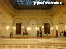 [P44] București,ParlamentulRomâniei:sala de la etajul I din dreptul Sălii Al.I.Cuza. De-o parte și de alta două scări monumentale coboară spre Intrarea 13 Septembrie. » foto by mariana.olaru
 - 
<span class="allrVoted glyphicon glyphicon-heart hidden" id="av200184"></span>
<a class="m-l-10 hidden" id="sv200184" onclick="voting_Foto_DelVot(,200184,8917)" role="button">șterge vot <span class="glyphicon glyphicon-remove"></span></a>
<a id="v9200184" class=" c-red"  onclick="voting_Foto_SetVot(200184)" role="button"><span class="glyphicon glyphicon-heart-empty"></span> <b>LIKE</b> = Votează poza</a> <img class="hidden"  id="f200184W9" src="/imagini/loader.gif" border="0" /><span class="AjErrMes hidden" id="e200184ErM"></span>