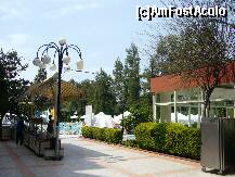[P05] Hotelul Holiday Park Resort - in stanga se afla restaurantul, in dreapta e piscina interioara, in centru se afla piscina exterioara si drumul spre mare » foto by magdalena
 - 
<span class="allrVoted glyphicon glyphicon-heart hidden" id="av200300"></span>
<a class="m-l-10 hidden" id="sv200300" onclick="voting_Foto_DelVot(,200300,8918)" role="button">șterge vot <span class="glyphicon glyphicon-remove"></span></a>
<a id="v9200300" class=" c-red"  onclick="voting_Foto_SetVot(200300)" role="button"><span class="glyphicon glyphicon-heart-empty"></span> <b>LIKE</b> = Votează poza</a> <img class="hidden"  id="f200300W9" src="/imagini/loader.gif" border="0" /><span class="AjErrMes hidden" id="e200300ErM"></span>