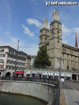 [P20] Zürich - Turnurile gemene ale Catedralei Grossmünster.  » foto by iulianic
 - 
<span class="allrVoted glyphicon glyphicon-heart hidden" id="av417848"></span>
<a class="m-l-10 hidden" id="sv417848" onclick="voting_Foto_DelVot(,417848,8927)" role="button">șterge vot <span class="glyphicon glyphicon-remove"></span></a>
<a id="v9417848" class=" c-red"  onclick="voting_Foto_SetVot(417848)" role="button"><span class="glyphicon glyphicon-heart-empty"></span> <b>LIKE</b> = Votează poza</a> <img class="hidden"  id="f417848W9" src="/imagini/loader.gif" border="0" /><span class="AjErrMes hidden" id="e417848ErM"></span>