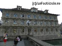 [P19] Cladirea primariei din Zurich, vazuta din fata, asezata chiar pe malul raului Limmat » foto by ileanaxperta*
 - 
<span class="allrVoted glyphicon glyphicon-heart hidden" id="av274711"></span>
<a class="m-l-10 hidden" id="sv274711" onclick="voting_Foto_DelVot(,274711,8927)" role="button">șterge vot <span class="glyphicon glyphicon-remove"></span></a>
<a id="v9274711" class=" c-red"  onclick="voting_Foto_SetVot(274711)" role="button"><span class="glyphicon glyphicon-heart-empty"></span> <b>LIKE</b> = Votează poza</a> <img class="hidden"  id="f274711W9" src="/imagini/loader.gif" border="0" /><span class="AjErrMes hidden" id="e274711ErM"></span>