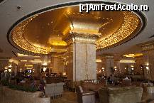 [P12] Cafenea in interiorul Emirates Palace. Fiecare detaliu este important, o adevarata oaza de liniste. » foto by ruginel
 - 
<span class="allrVoted glyphicon glyphicon-heart hidden" id="av202723"></span>
<a class="m-l-10 hidden" id="sv202723" onclick="voting_Foto_DelVot(,202723,8933)" role="button">șterge vot <span class="glyphicon glyphicon-remove"></span></a>
<a id="v9202723" class=" c-red"  onclick="voting_Foto_SetVot(202723)" role="button"><span class="glyphicon glyphicon-heart-empty"></span> <b>LIKE</b> = Votează poza</a> <img class="hidden"  id="f202723W9" src="/imagini/loader.gif" border="0" /><span class="AjErrMes hidden" id="e202723ErM"></span>