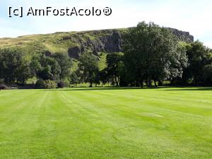 [P57] Gradinile Palatului Holyrood si Arthur's Seat.  » foto by Aurici
 - 
<span class="allrVoted glyphicon glyphicon-heart hidden" id="av908688"></span>
<a class="m-l-10 hidden" id="sv908688" onclick="voting_Foto_DelVot(,908688,9014)" role="button">șterge vot <span class="glyphicon glyphicon-remove"></span></a>
<a id="v9908688" class=" c-red"  onclick="voting_Foto_SetVot(908688)" role="button"><span class="glyphicon glyphicon-heart-empty"></span> <b>LIKE</b> = Votează poza</a> <img class="hidden"  id="f908688W9" src="/imagini/loader.gif" border="0" /><span class="AjErrMes hidden" id="e908688ErM"></span>