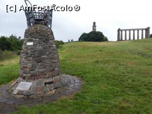 [P59] Calton Hil - una din cele 3 coline importante cu Acropola si Monumentul Lui Nelson pe fundal. Aici, pe acest monument am gasit piatra din Castelul lui Bruce.  » foto by Aurici
 - 
<span class="allrVoted glyphicon glyphicon-heart hidden" id="av908690"></span>
<a class="m-l-10 hidden" id="sv908690" onclick="voting_Foto_DelVot(,908690,9014)" role="button">șterge vot <span class="glyphicon glyphicon-remove"></span></a>
<a id="v9908690" class=" c-red"  onclick="voting_Foto_SetVot(908690)" role="button"><span class="glyphicon glyphicon-heart-empty"></span> <b>LIKE</b> = Votează poza</a> <img class="hidden"  id="f908690W9" src="/imagini/loader.gif" border="0" /><span class="AjErrMes hidden" id="e908690ErM"></span>