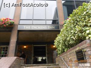 [P01] The Dickens Inn - Intrarea principală.  » foto by iulianic
 - 
<span class="allrVoted glyphicon glyphicon-heart hidden" id="av783138"></span>
<a class="m-l-10 hidden" id="sv783138" onclick="voting_Foto_DelVot(,783138,9129)" role="button">șterge vot <span class="glyphicon glyphicon-remove"></span></a>
<a id="v9783138" class=" c-red"  onclick="voting_Foto_SetVot(783138)" role="button"><span class="glyphicon glyphicon-heart-empty"></span> <b>LIKE</b> = Votează poza</a> <img class="hidden"  id="f783138W9" src="/imagini/loader.gif" border="0" /><span class="AjErrMes hidden" id="e783138ErM"></span>