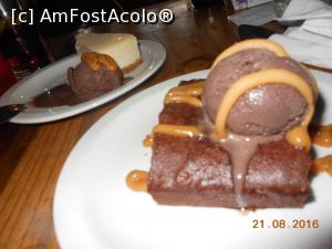 [P14] The Dickens Inn - Cremă de vanilie cu înghețată și caramel și o negresă cu nucă, înghețată și caramel.  » foto by iulianic
 - 
<span class="allrVoted glyphicon glyphicon-heart hidden" id="av783151"></span>
<a class="m-l-10 hidden" id="sv783151" onclick="voting_Foto_DelVot(,783151,9129)" role="button">șterge vot <span class="glyphicon glyphicon-remove"></span></a>
<a id="v9783151" class=" c-red"  onclick="voting_Foto_SetVot(783151)" role="button"><span class="glyphicon glyphicon-heart-empty"></span> <b>LIKE</b> = Votează poza</a> <img class="hidden"  id="f783151W9" src="/imagini/loader.gif" border="0" /><span class="AjErrMes hidden" id="e783151ErM"></span>